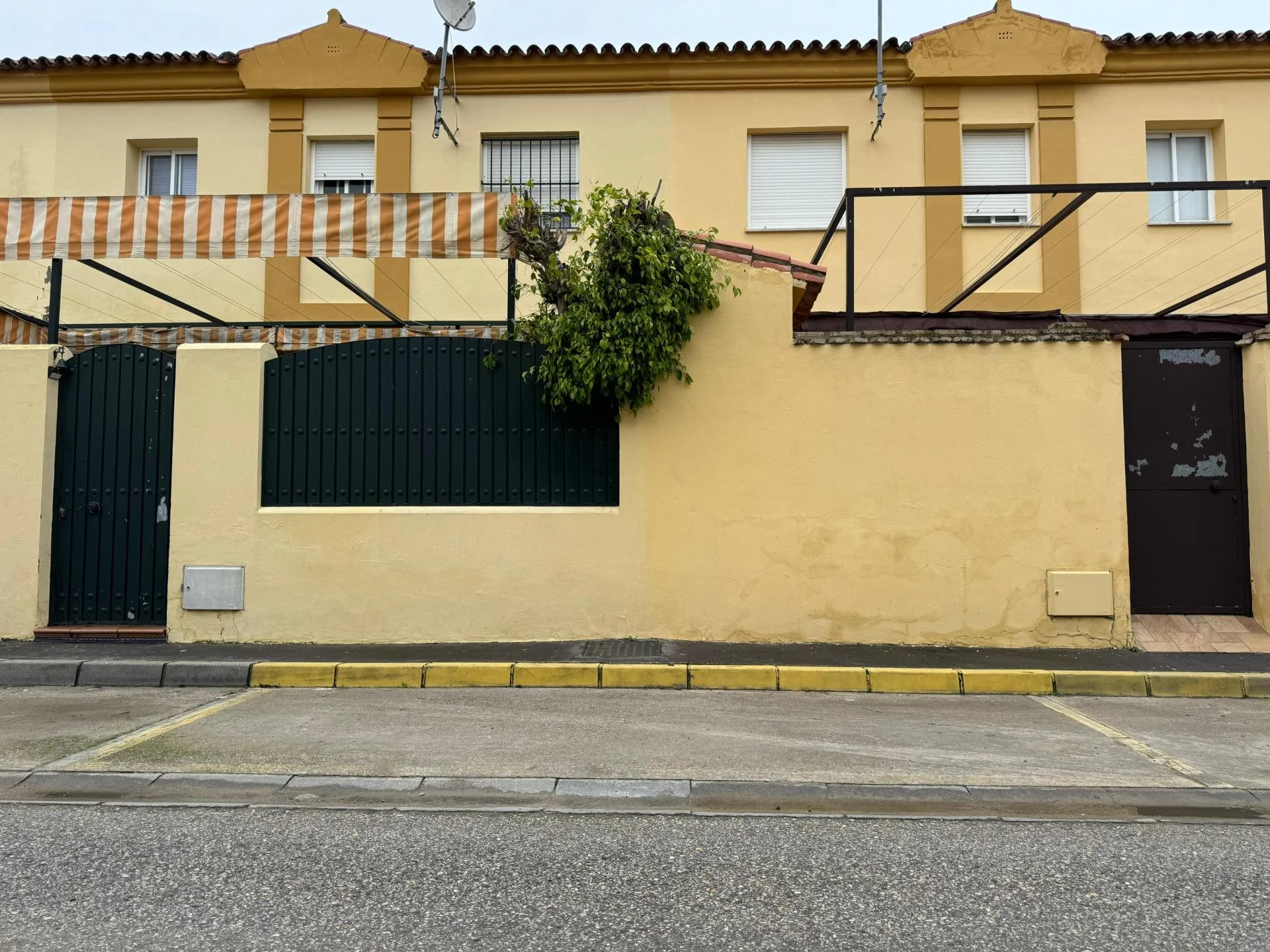 Surface parking space in El Botánico