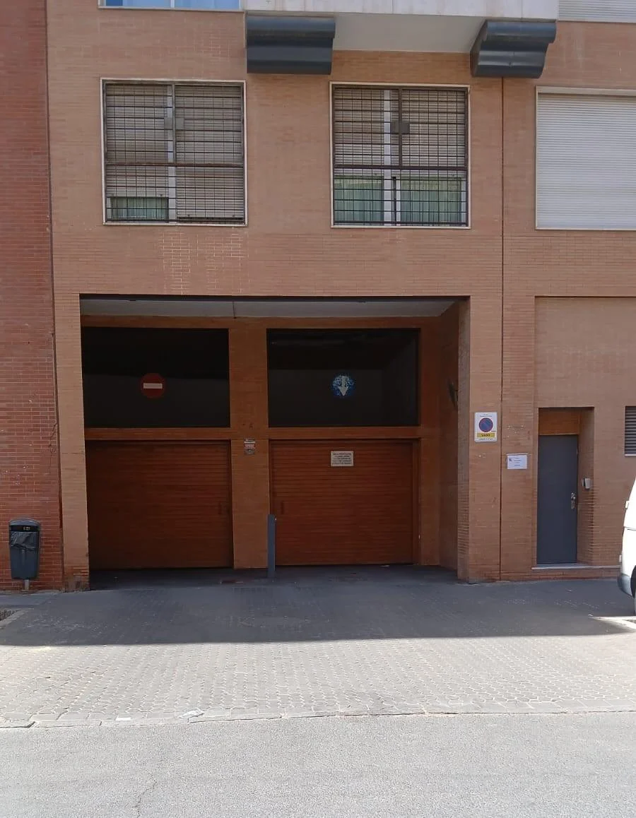 Amplia plaza en Eduardo Dato, 25 m²