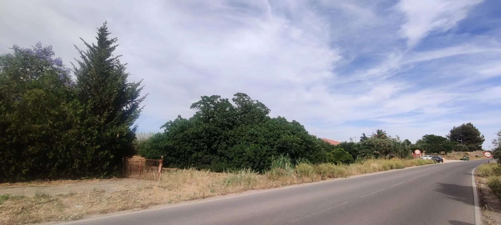 Parcela junto a carretera de 3.200 m²