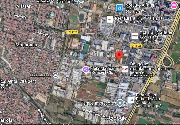 Parcela industrial con superficie construida