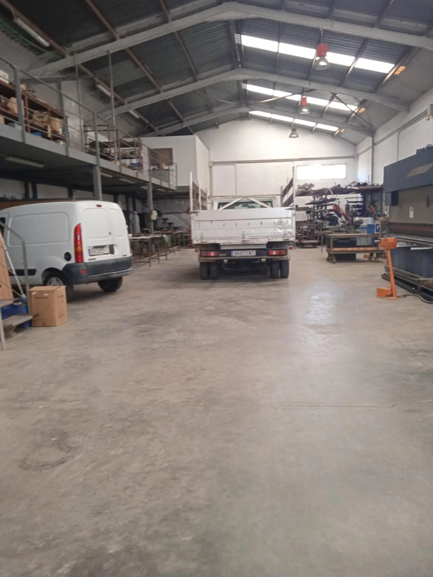 Nave industrial en buen estado, 454 m²