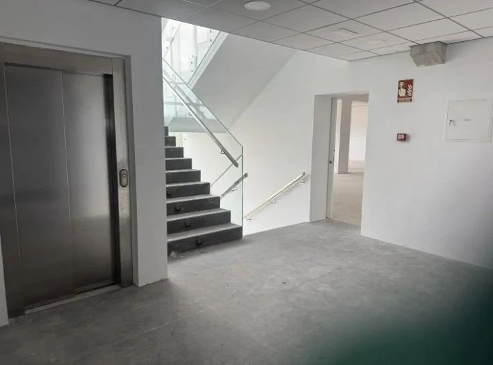 Nave industrial en buen estado, 1.000 m²
