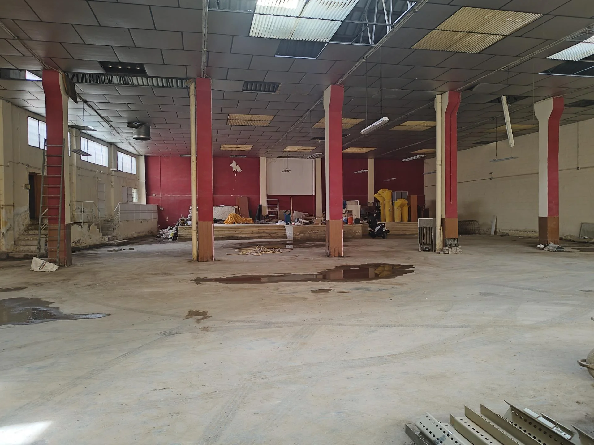 Nave industrial en Benicalap, 1.300 m²