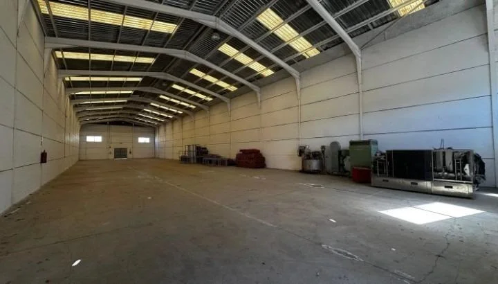 Nave industrial de 743 m² construidos