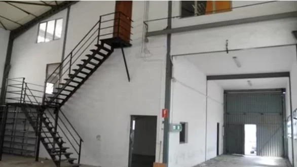 Industrial unit in Xirivella, 940 m²