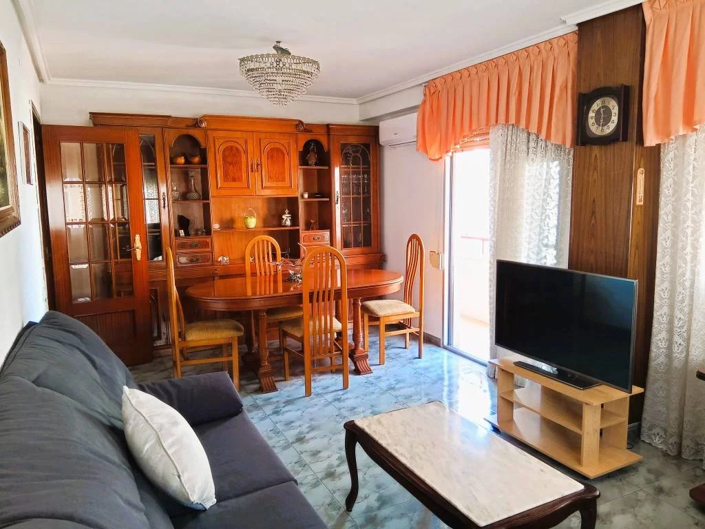 Four-bedroom flat in Campanar