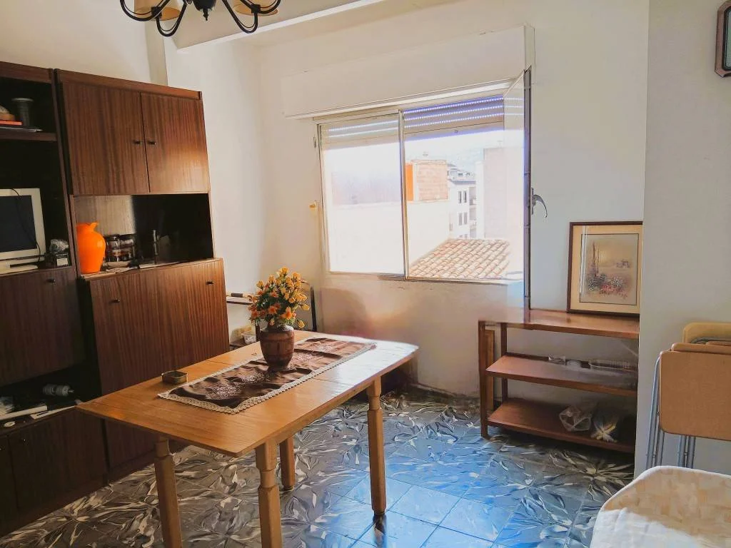 Piso para reformar en Tuéjar, 83 m²