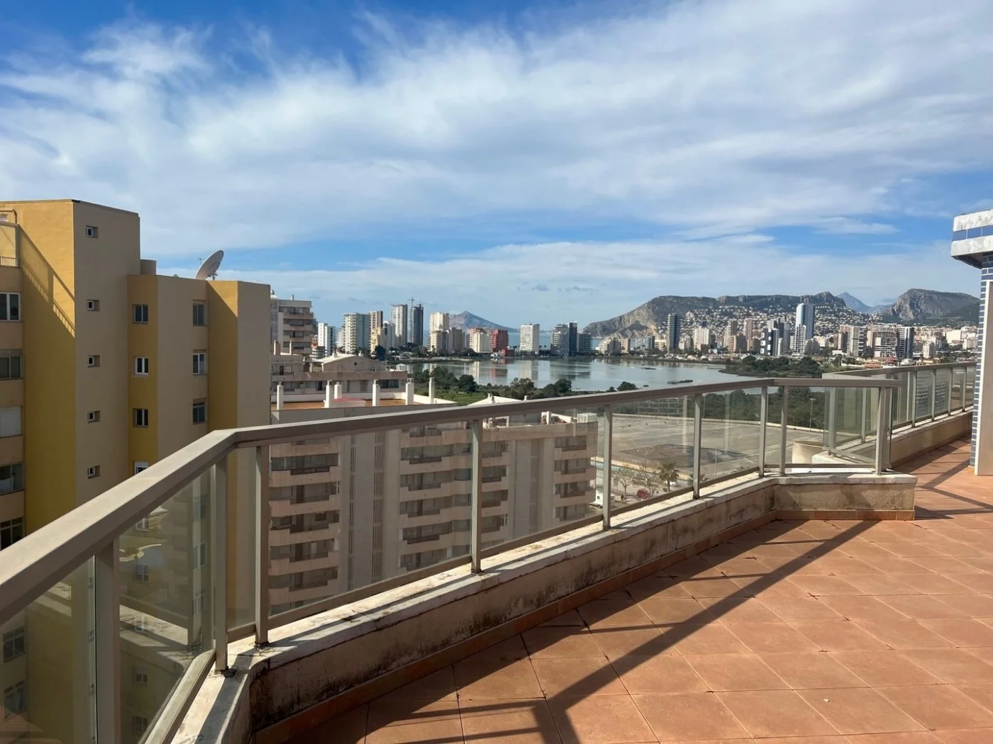 Ático en Calpe con vistas al mar y 3 dormitorios