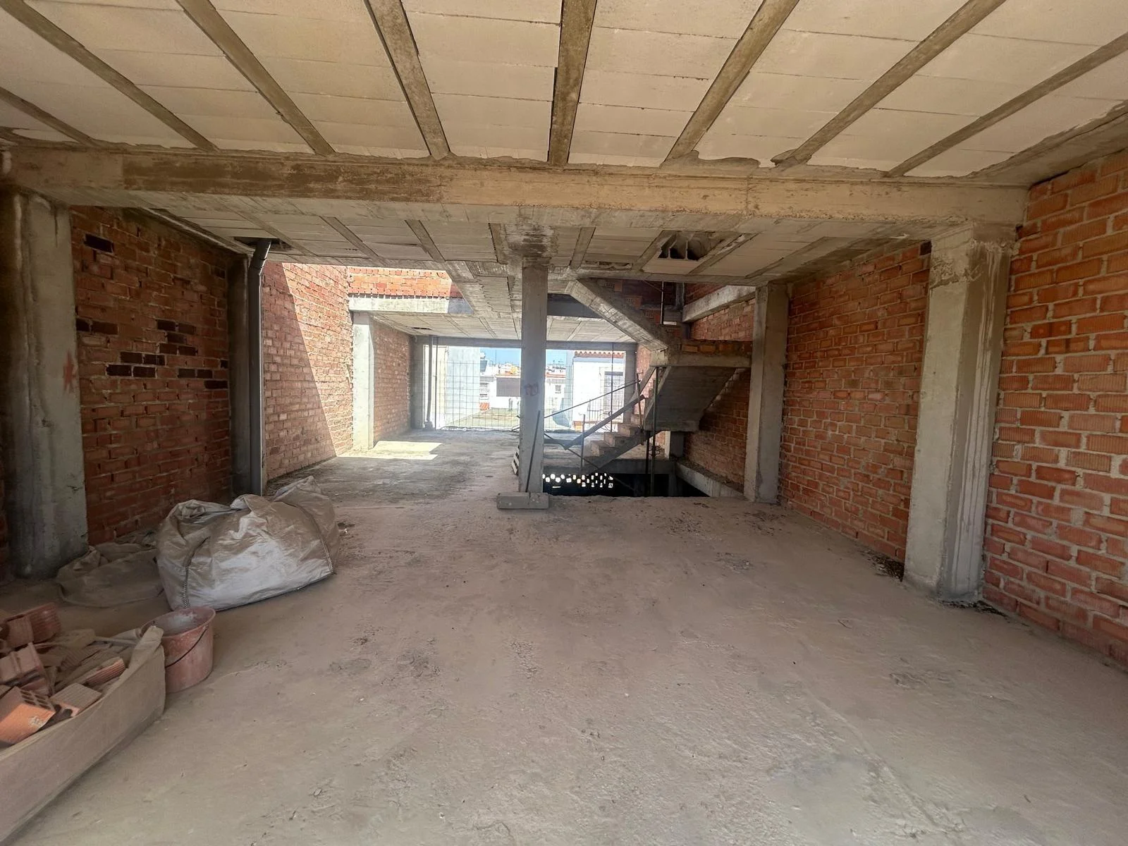 Unfinished Utrera house with development upside
