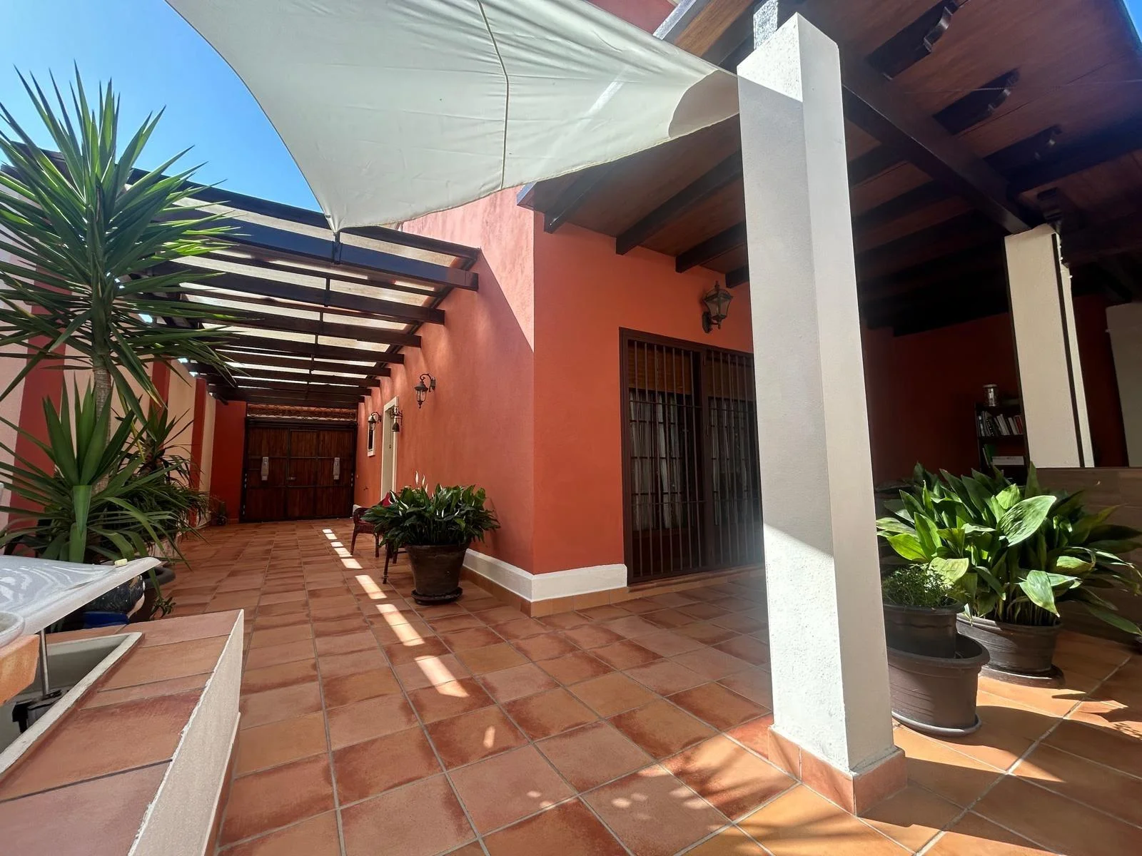 Casa grande de seis dormitorios en Vistalegre