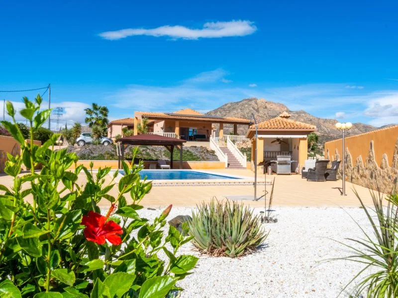Villa en Albatera con piscina y montaña