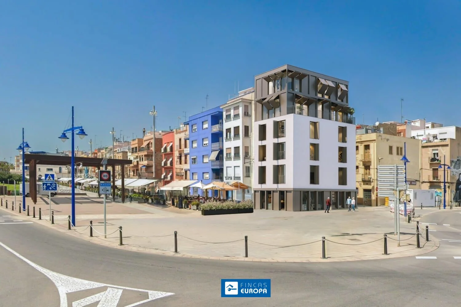 Four-level Tarragona building with sea views