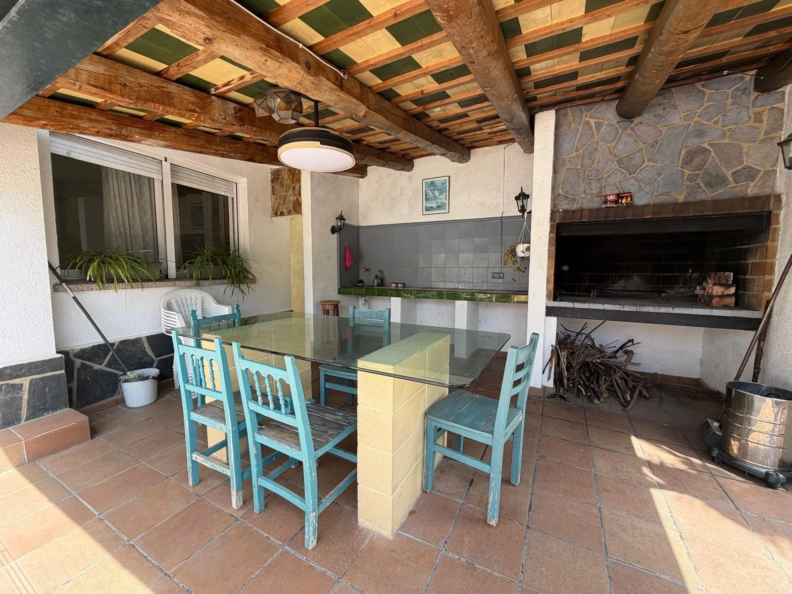 Casa amplia de cinco dormitorios con gran parcela
