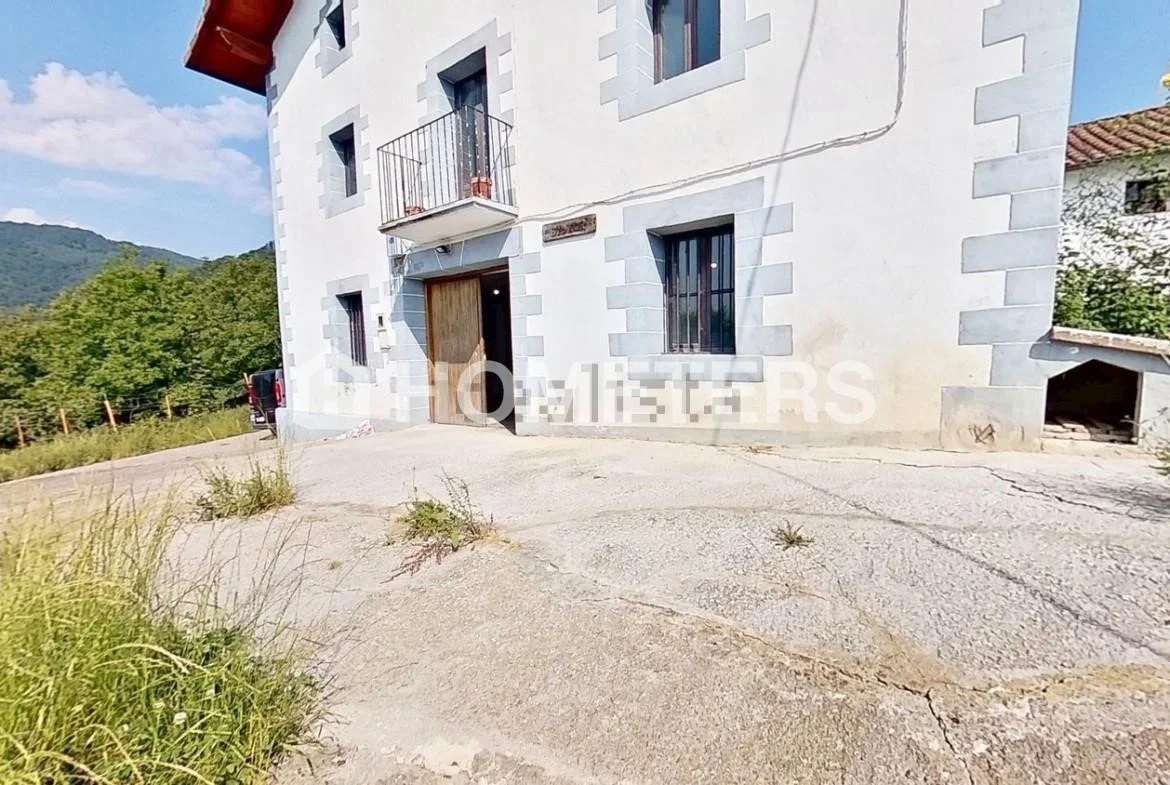 Large Hernialde villa with redevelopment potential
