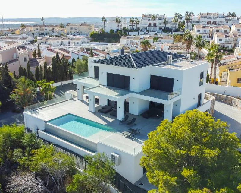 Villa de lujo con piscina infinita climatizada