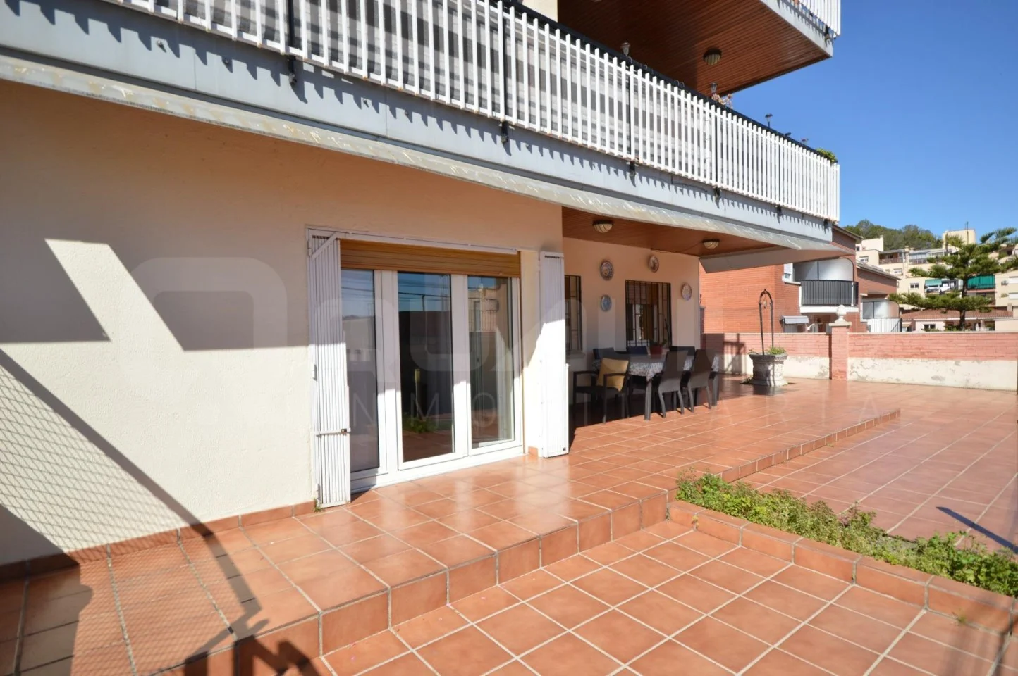 Planta baja con terraza de 140 m²