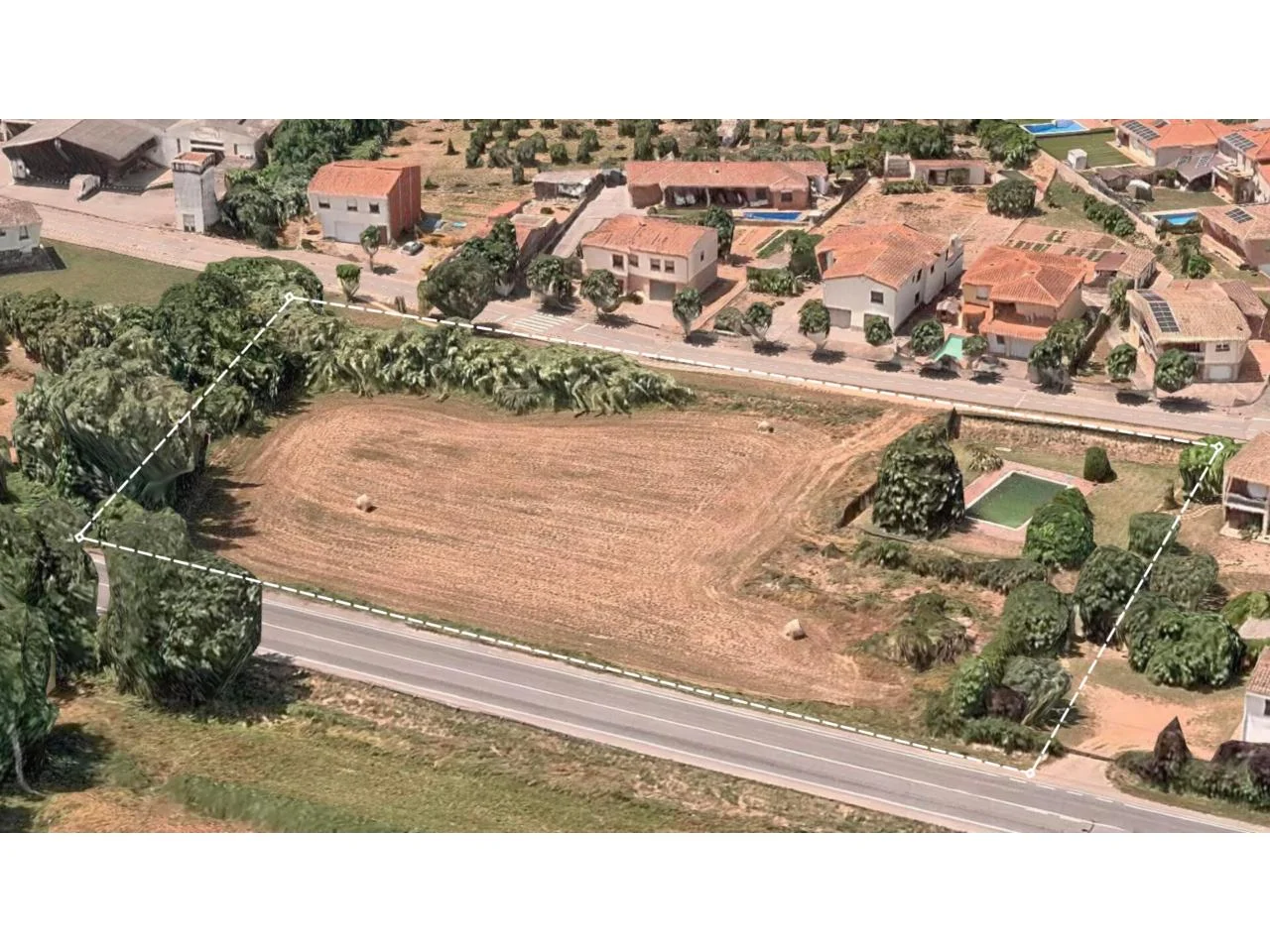 Large development plot near Girona