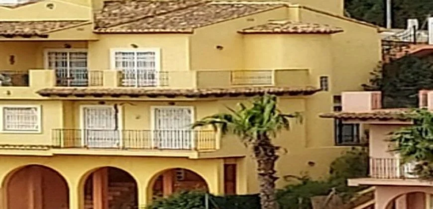 Casa con vistas al mar y cuatro estancias