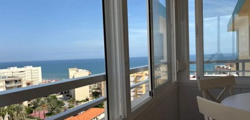Apartamento con vistas al mar y parking