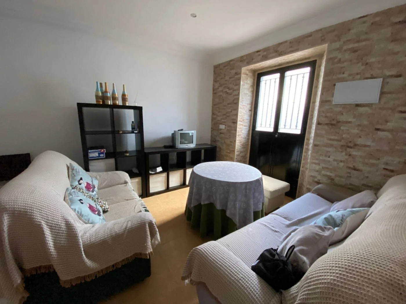 Casa de tres dormitorios con patio en Ubrique