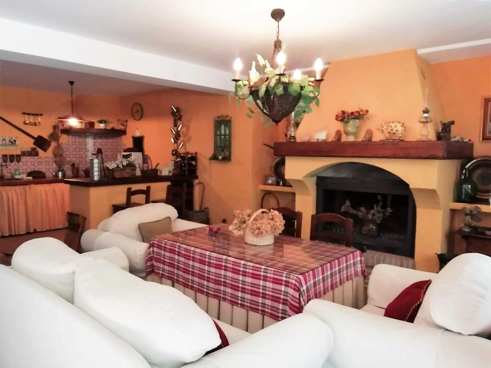 Three-level house with private patio