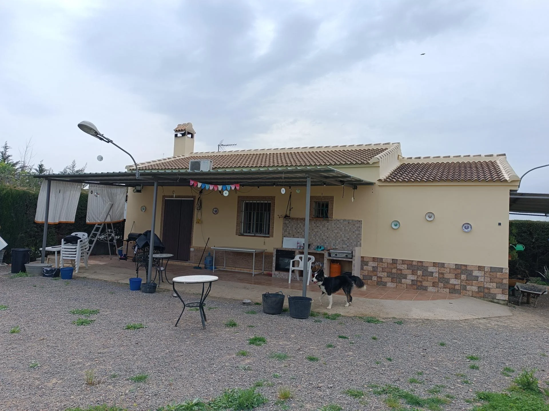 Parcela con casa, piscina y vistas