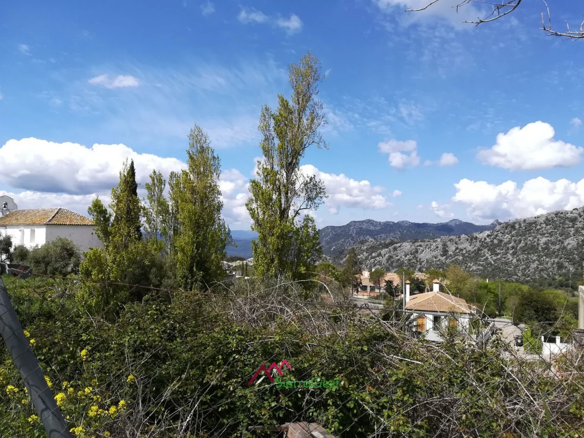 Urban Benaocaz plot with mountain views