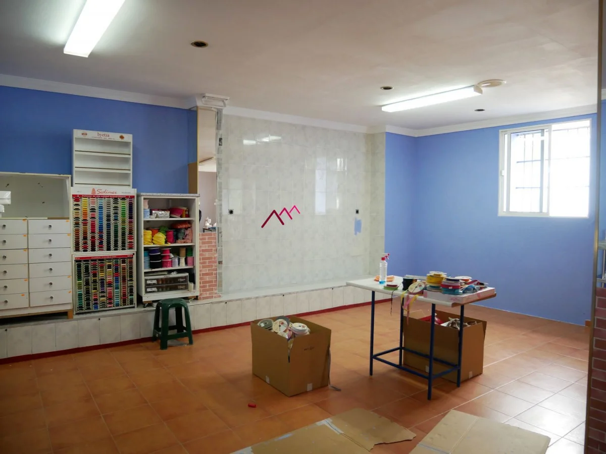Local comercial en buen estado, 180 m²