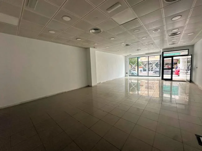 Local comercial visible en Loja, 119 m²
