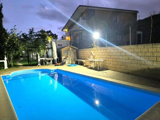 Finca rural con cuatro viviendas y 457 m² construidos
