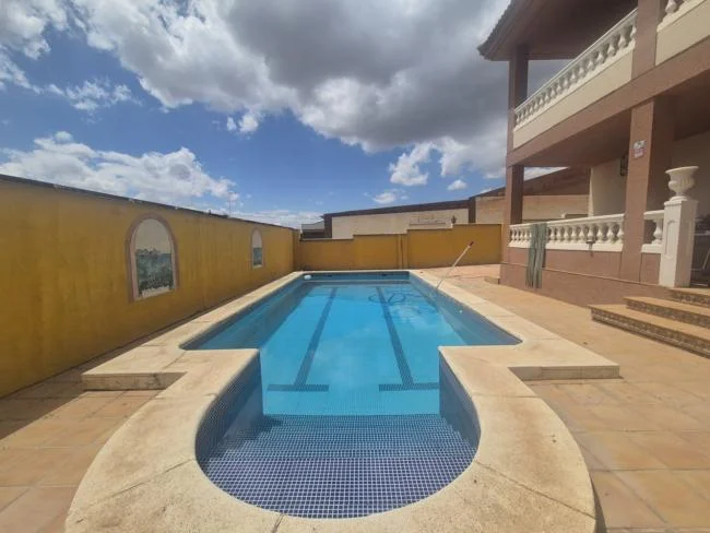 Chalet independiente con piscina privada
