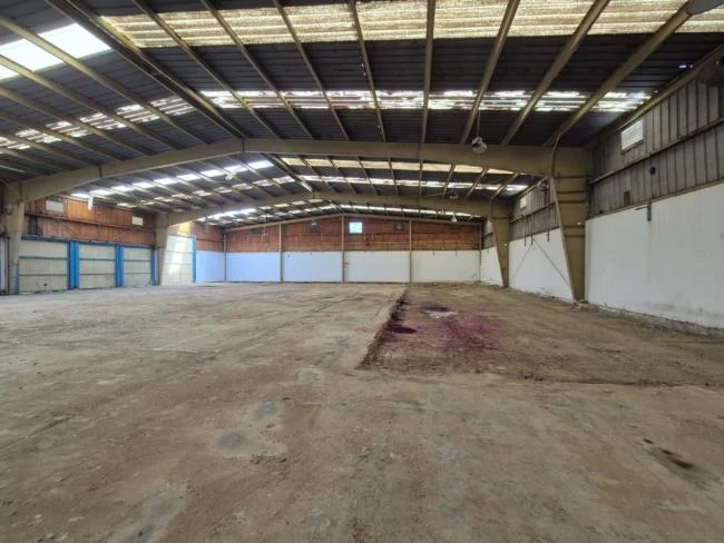 Industrial warehouse in Loja, 3,290 m²