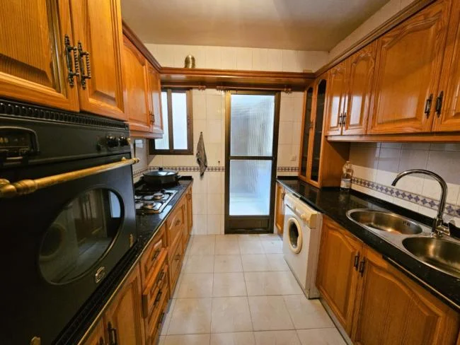 Large Loja flat with four bedrooms