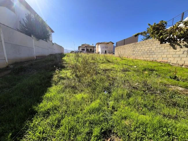 Buildable Loja plot with dual frontage