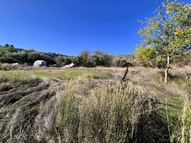 Rustic Loja plot with water access
