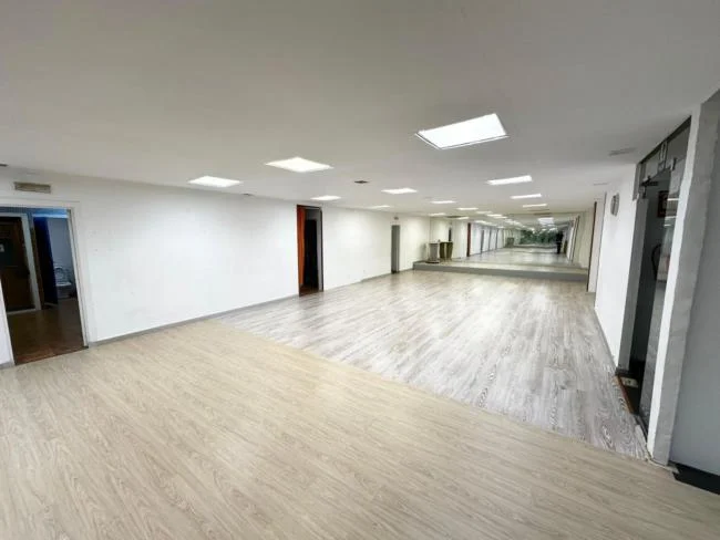 Local comercial en planta baja, 267 m²