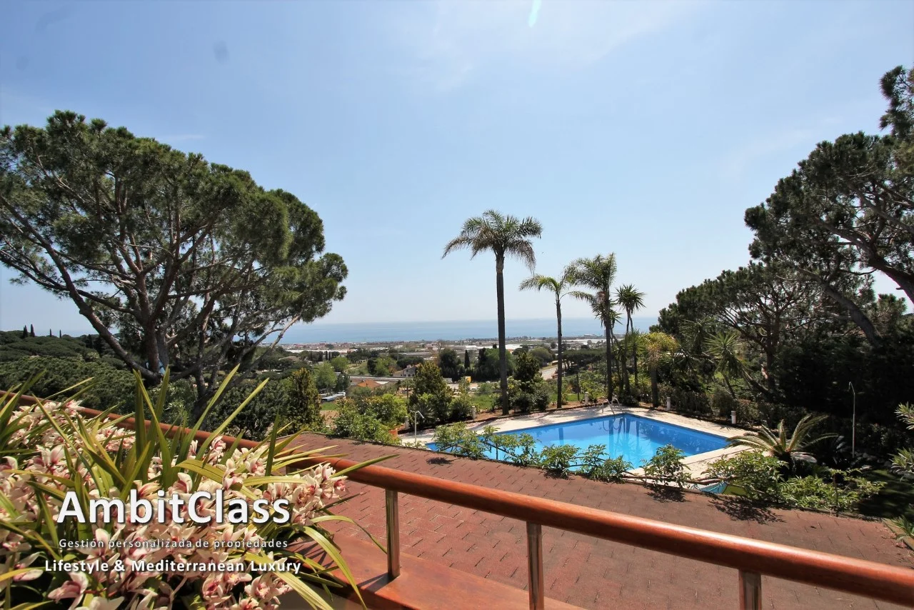 Chalet con vistas al mar y seis dormitorios