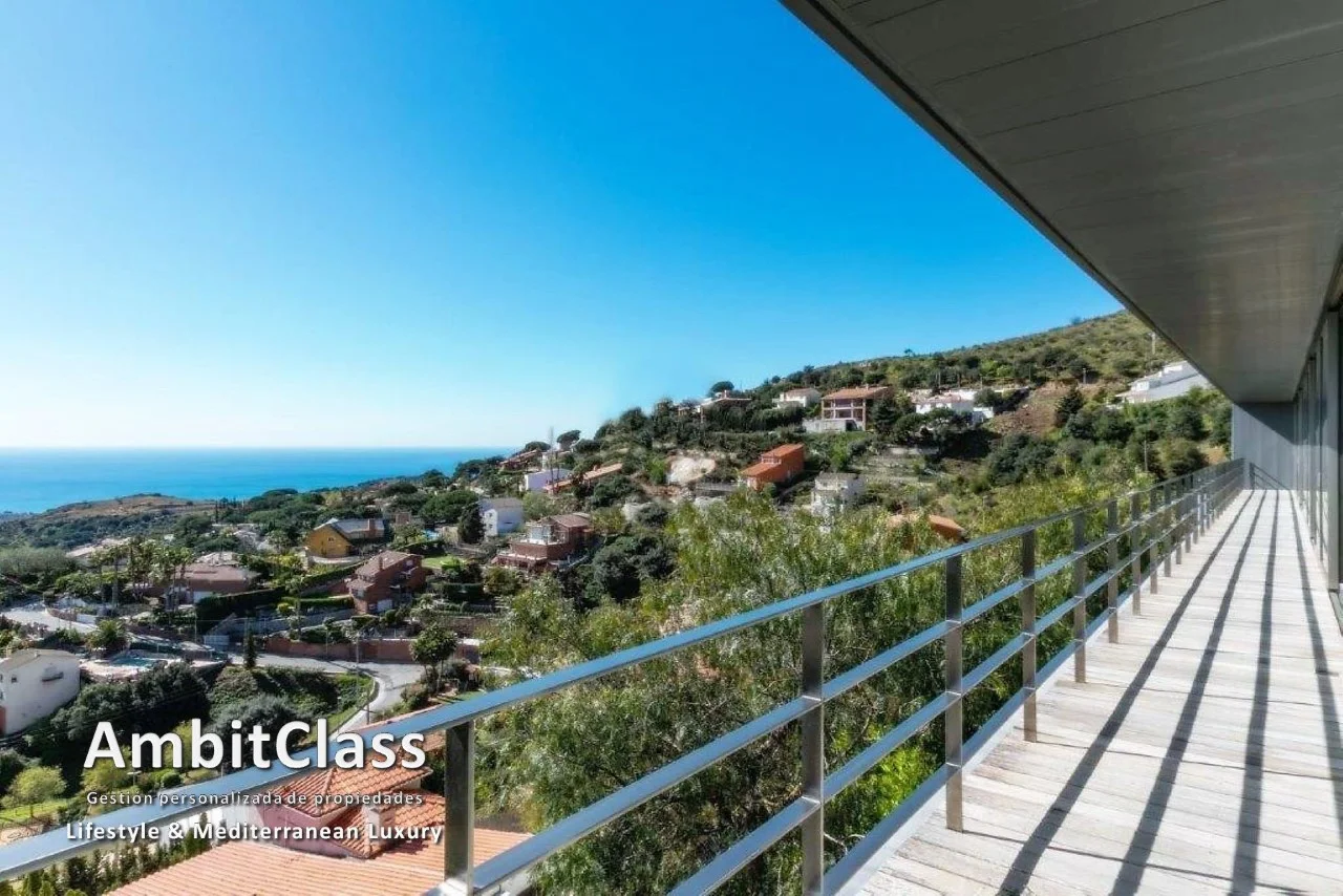 Designer chalet in Alella, sea views