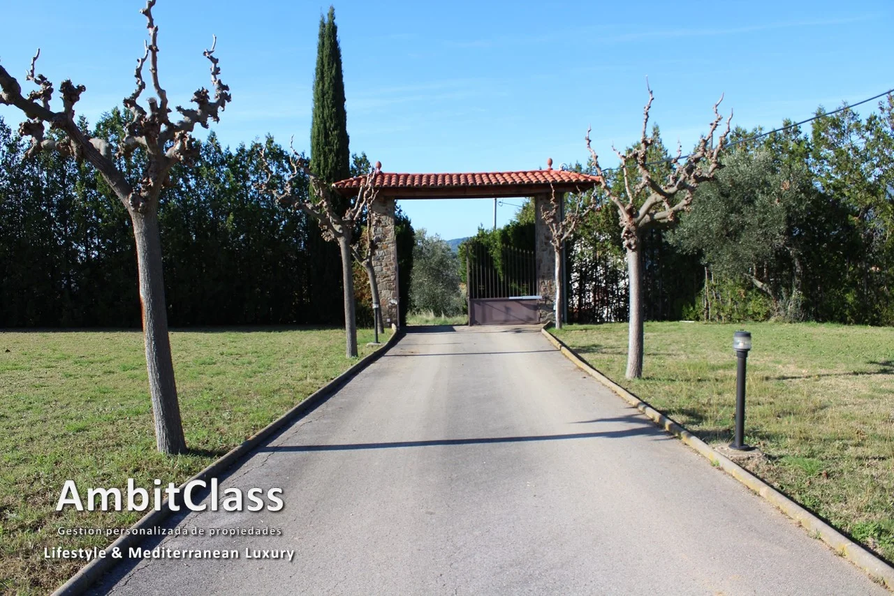 Large equestrian estate near Barcelona