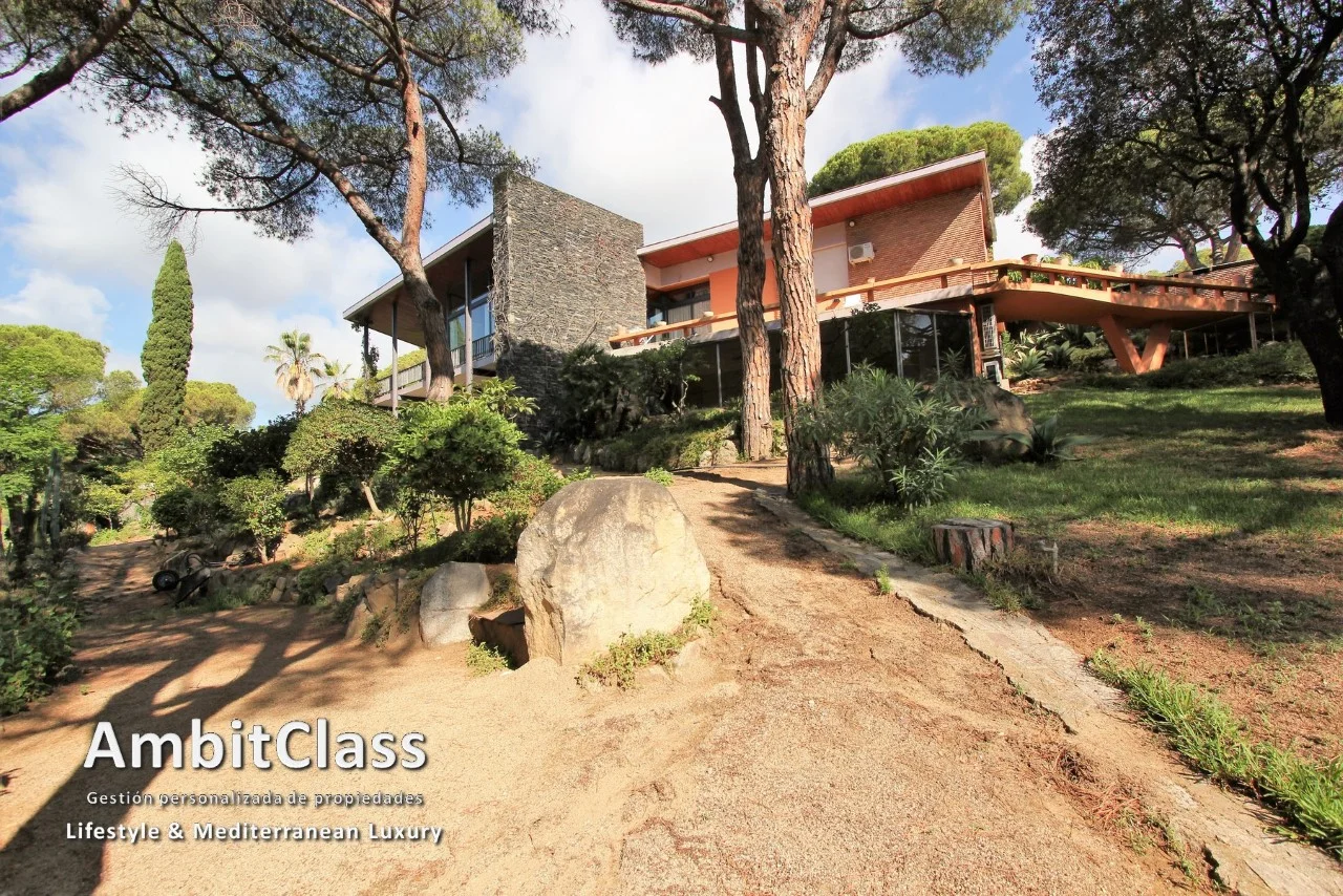 Gran chalet costero con piscinas privadas