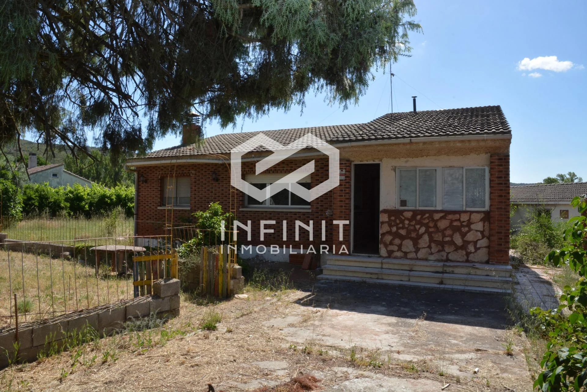 Chalet para reformar con parcela de 1.700 m²