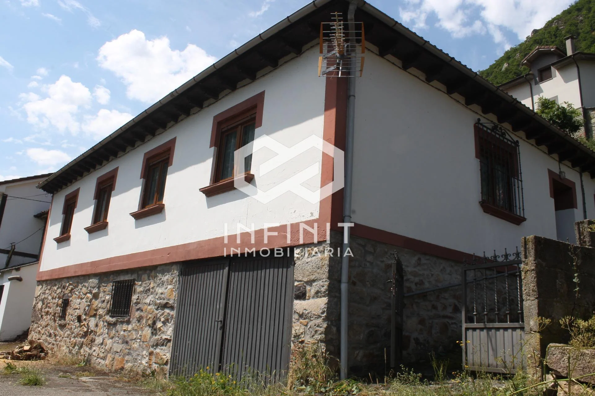 Chalet reformado en Somiedo con vistas