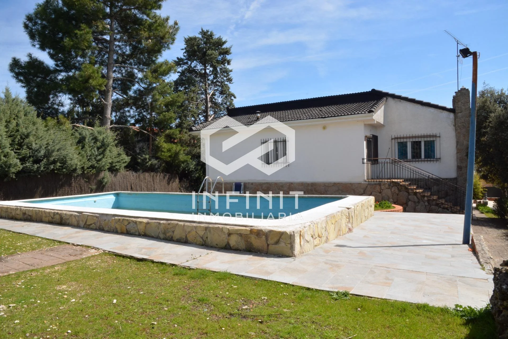 Chalet independiente con piscina privada