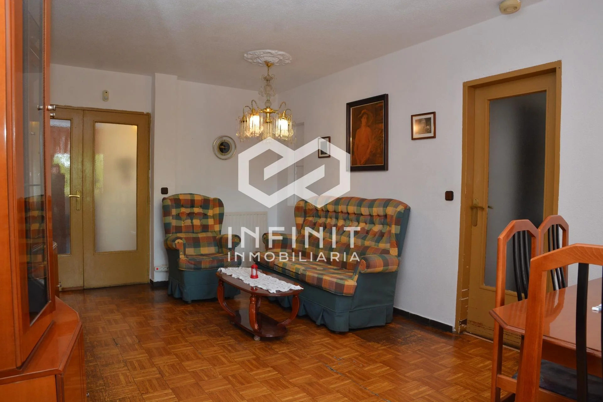 Piso luminoso de tres dormitorios con terraza