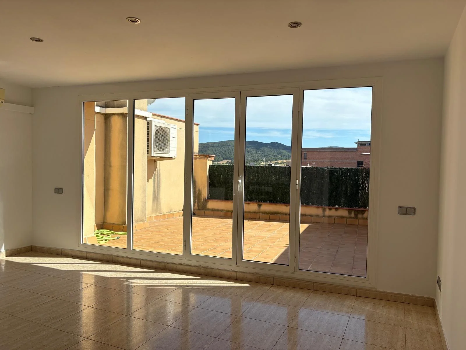Bright Igualada penthouse, 3 bedrooms