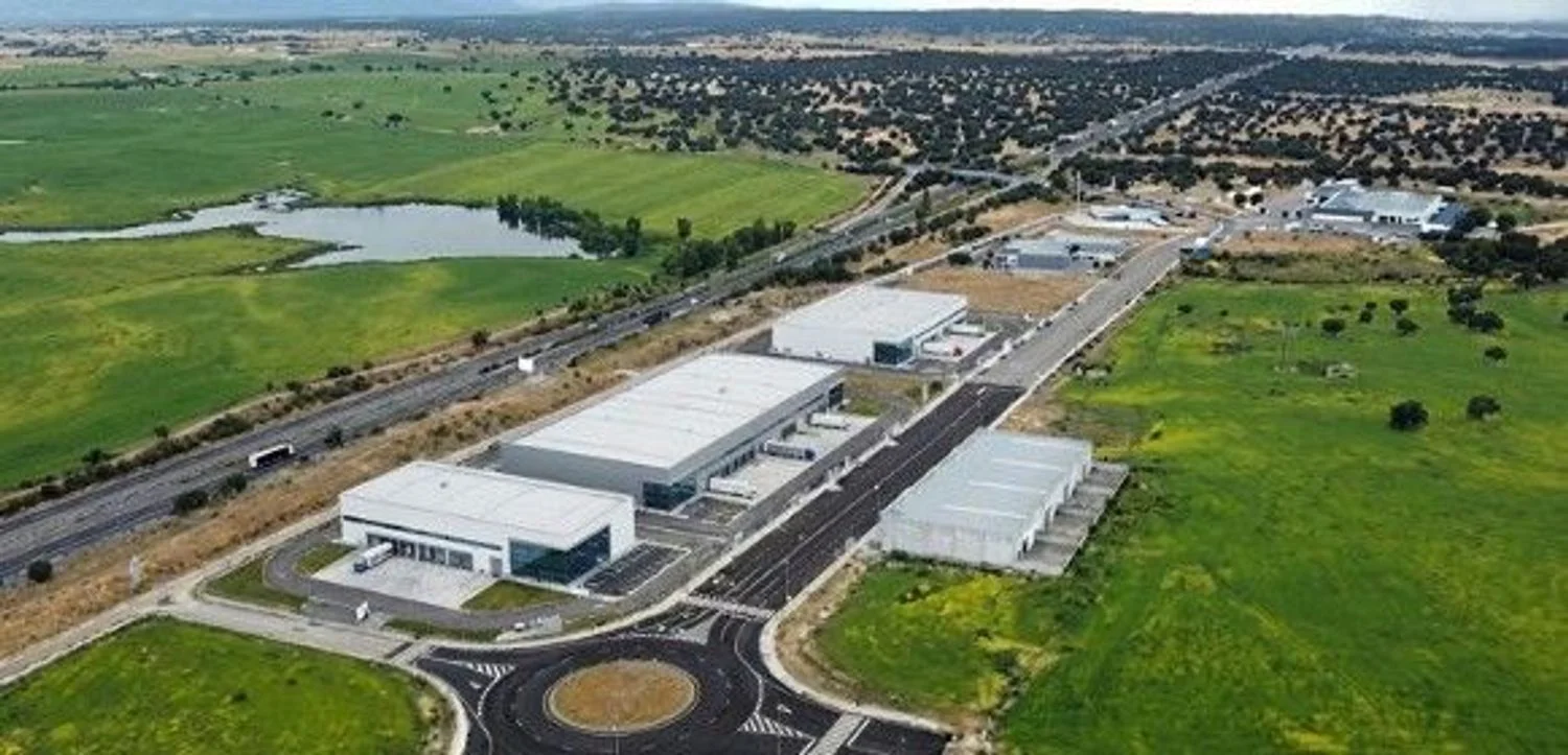 Industrial land and warehouses near A5