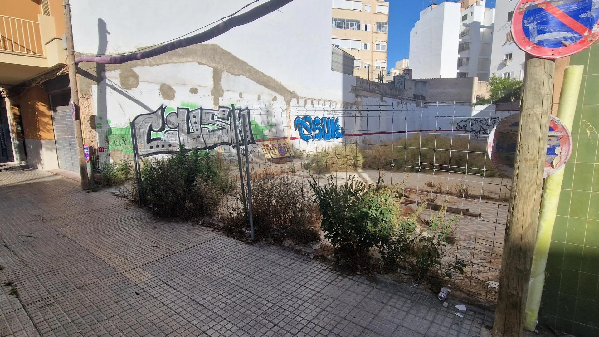 Solar urbano con proyecto de siete viviendas