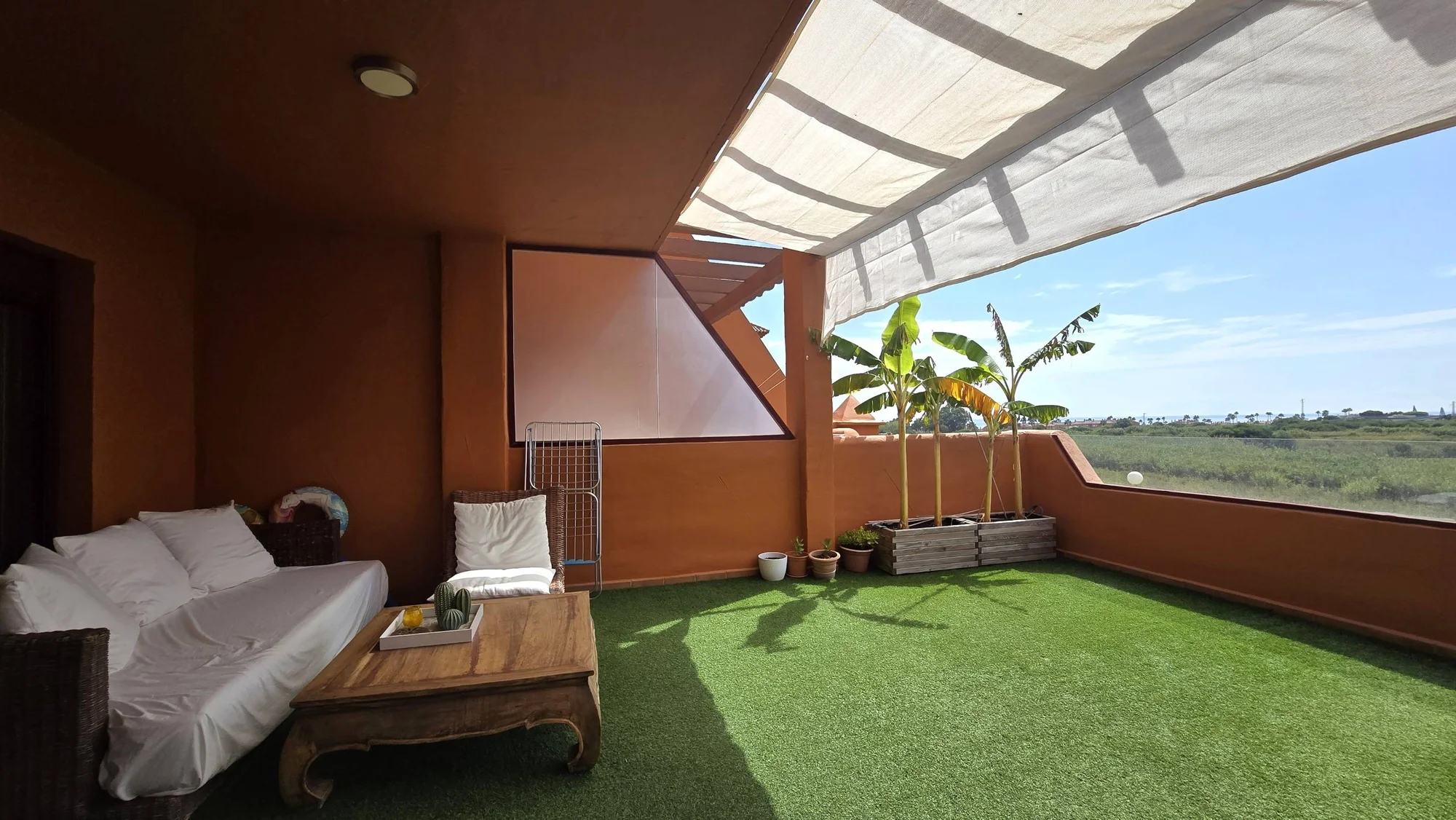 Apartamento costero de lujo, tres dormitorios