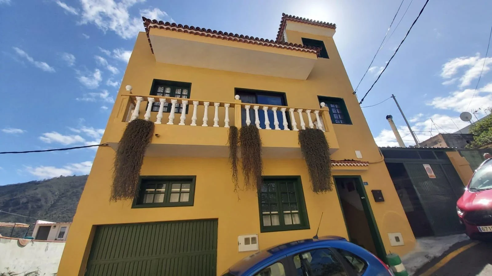 Three-floor house with dual dwellings