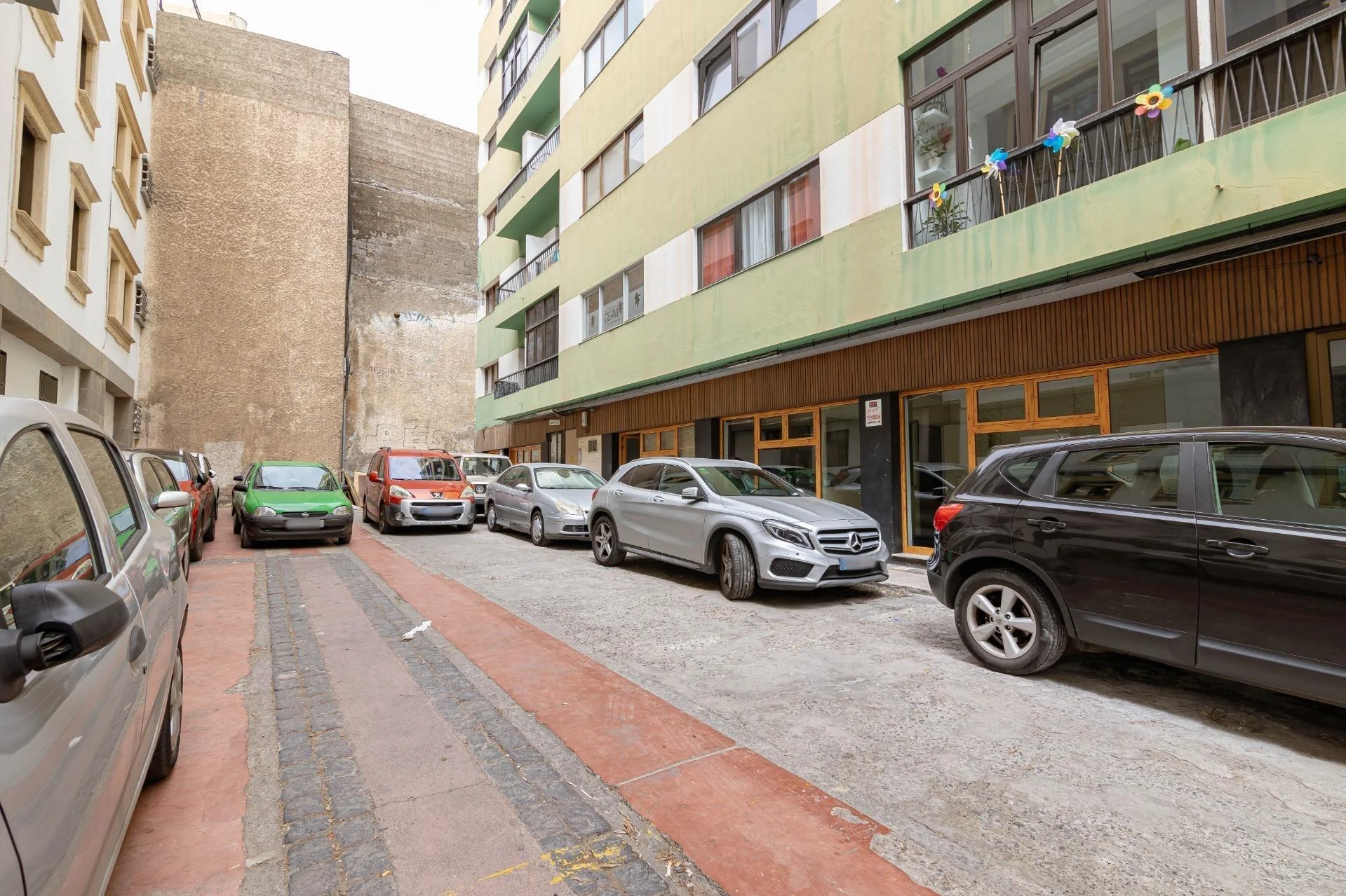 Triana business premises with 272 m²